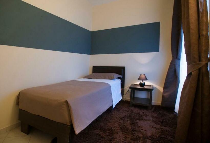 חדר סטנדרט לשלושה, Il Campanile