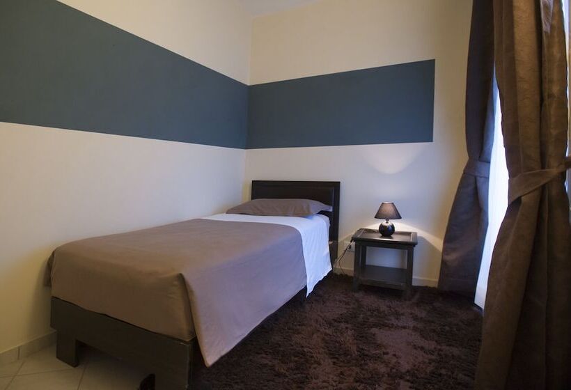 חדר סטנדרט לשלושה, Il Campanile