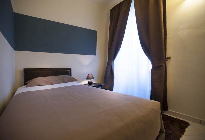 חדר סטנדרט לשלושה, Il Campanile