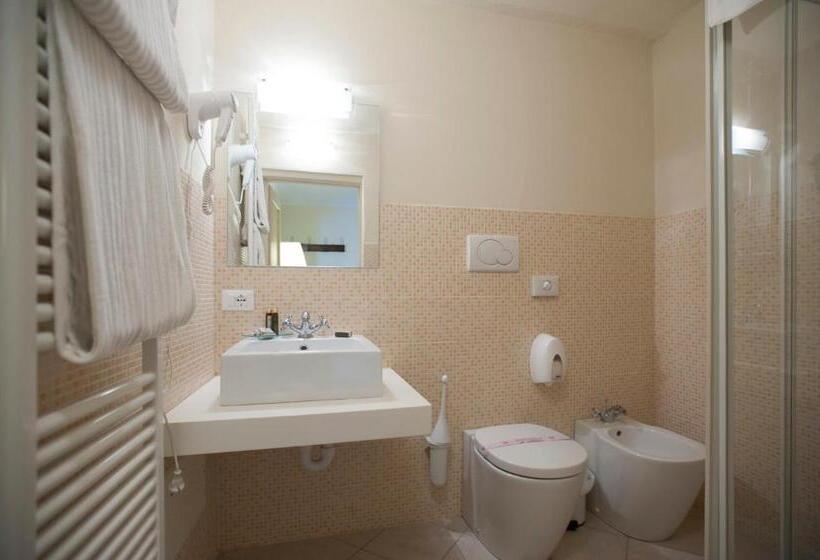 חדר סטנדרט לארבעה, Il Campanile