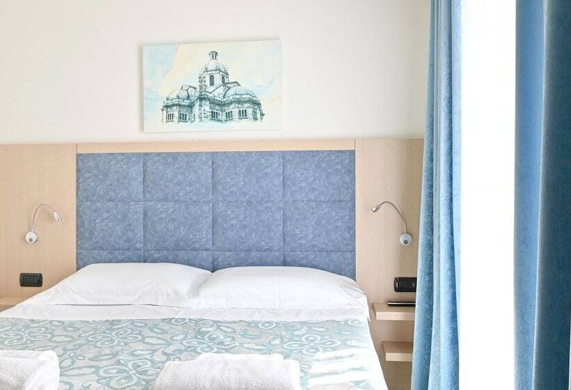 标准三人间, Marco's