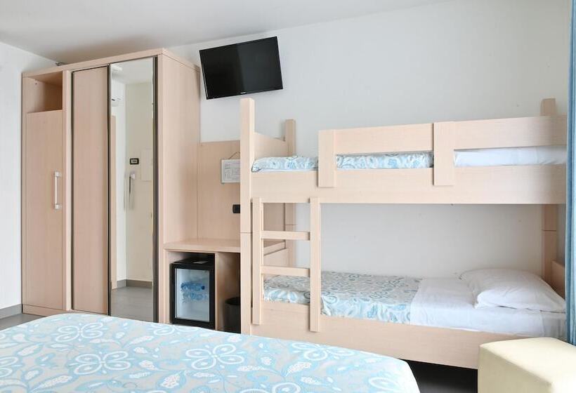 标准三人间, Marco's