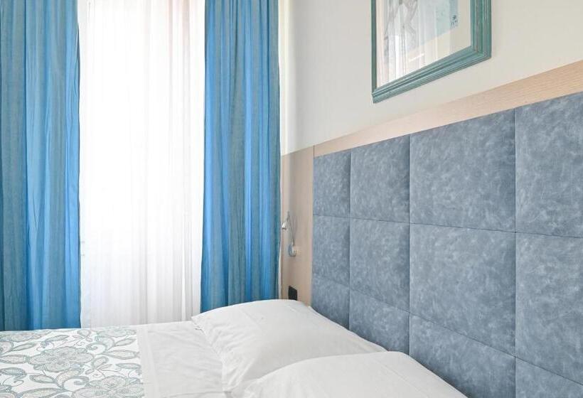 标准三人间, Marco's