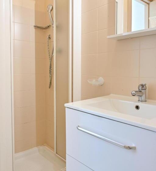 标准三人间, Marco's