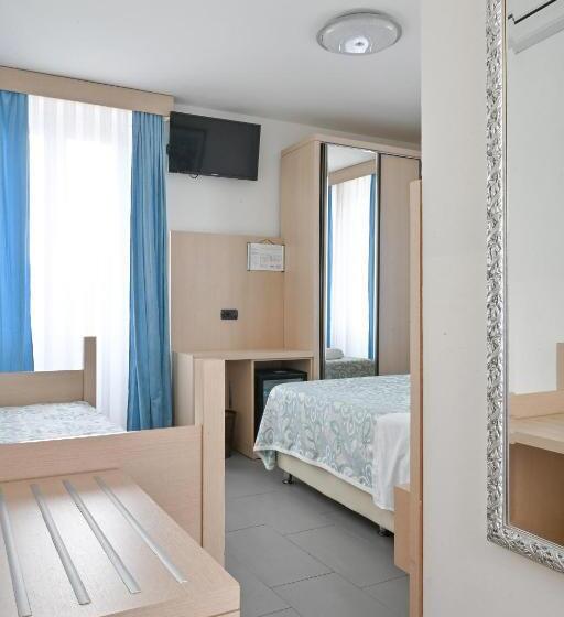 标准三人间, Marco's