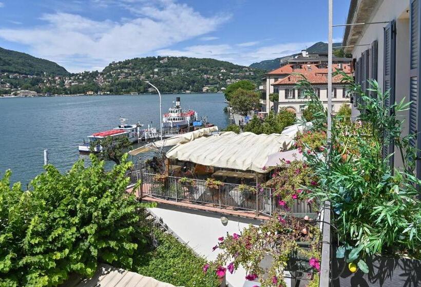 标准间带湖景, Marco's