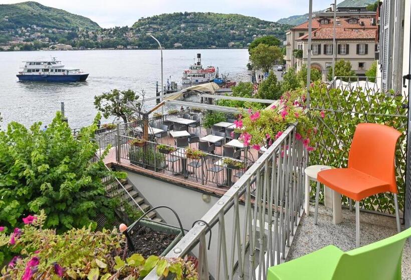 标准间带湖景, Marco's