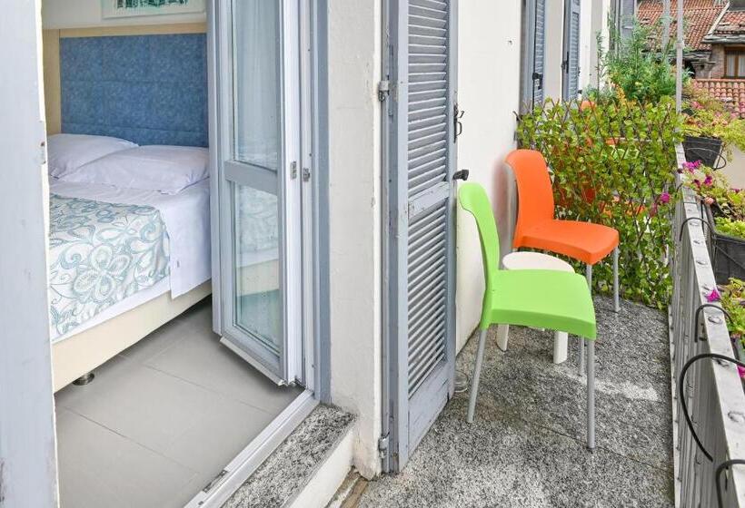 标准间带湖景, Marco's