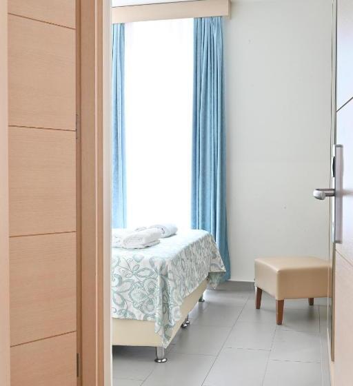 标准间带湖景, Marco's