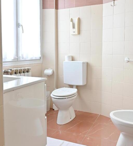 标准间带湖景, Marco's