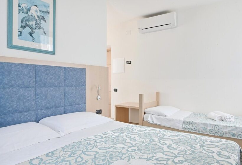 标准三人间, Marco's