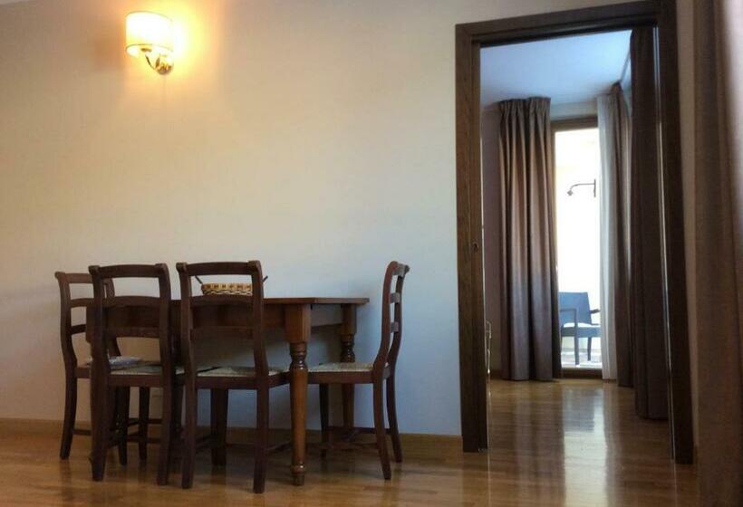 דירת חדר, Relais Forti