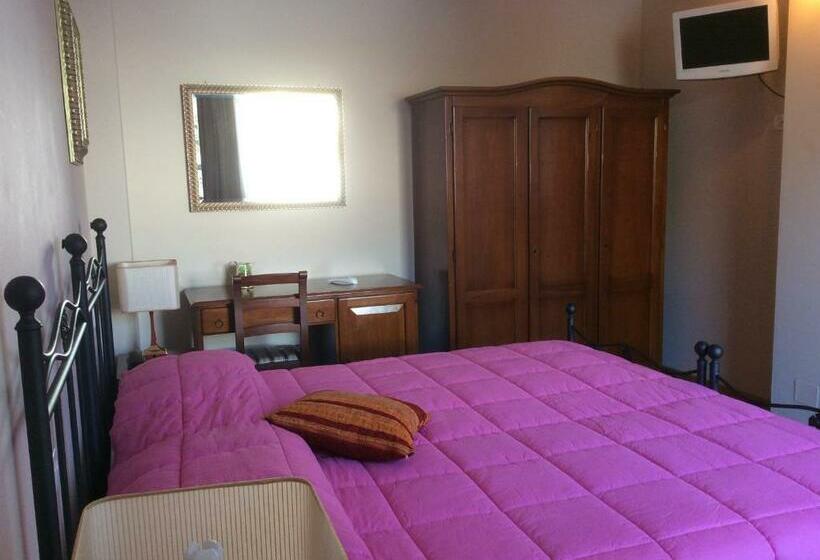 דירת חדר, Relais Forti