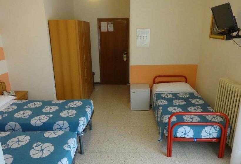 غرفة قياسية ثلاثية, Saturno