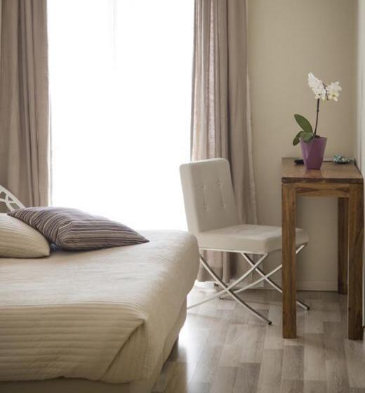 Superior room with lake view, Sole