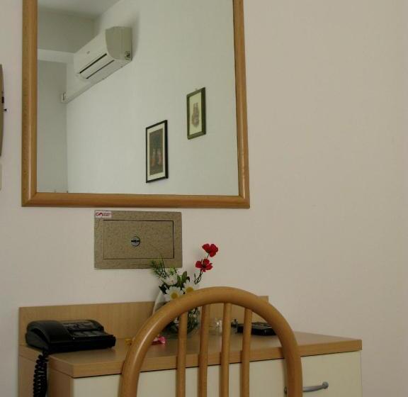 חדר סטנדרט לשלושה, Sorriso