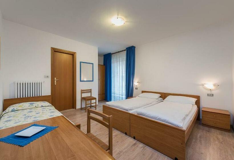 חדר סטנדרט לשלושה עם מרפסת, Villa Al Vento