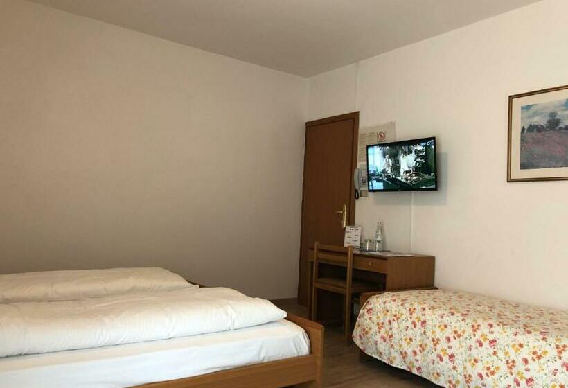 חדר סטנדרט לשלושה עם מרפסת, Villa Al Vento