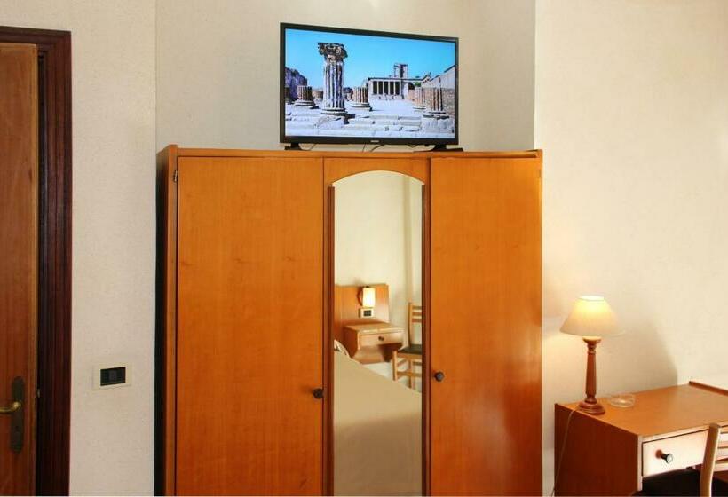 غرفة قياسية ثلاثية, Villa Dei Misteri