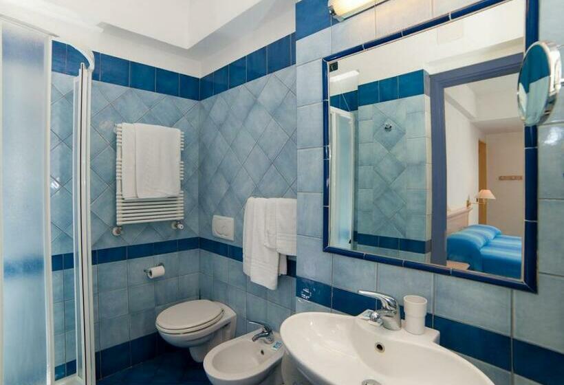 스탠다드 트리플 발코니 룸, Villa Hermosa