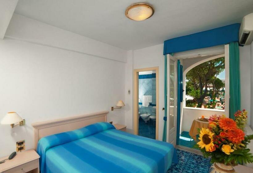 Quarto Quadruple Standart com Varanda, Villa Hermosa
