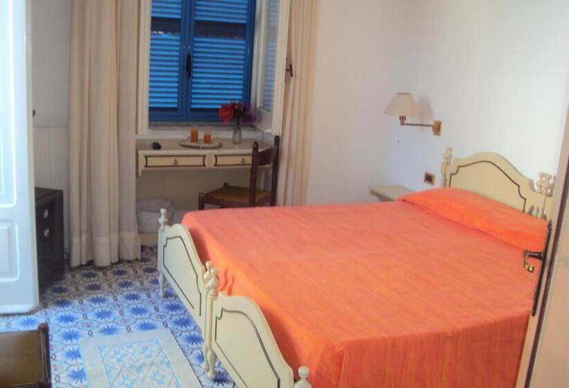 이코노미 룸, Villa Hermosa