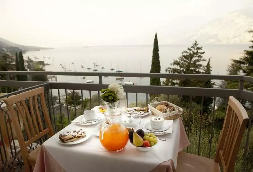 اتاق استاندارد با چشم‌انداز دریاچه, Villa Orizzonte