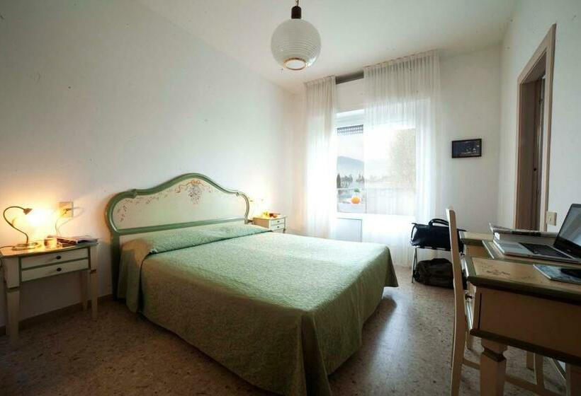 اتاق استاندارد با چشم‌انداز دریاچه, Villa Orizzonte