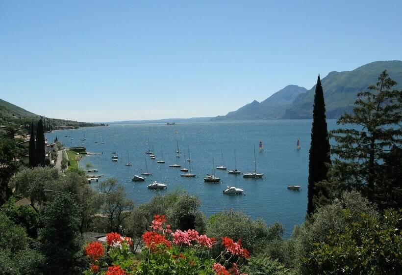 اتاق استاندارد با چشم‌انداز دریاچه, Villa Orizzonte