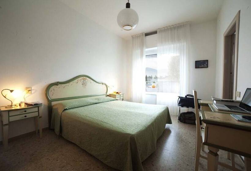 اتاق استاندارد با چشم‌انداز دریاچه, Villa Orizzonte