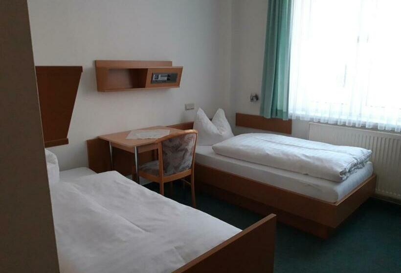 标准间, Zum Sportforum