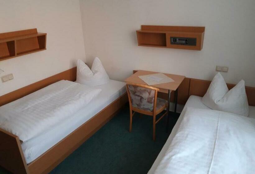 标准间, Zum Sportforum