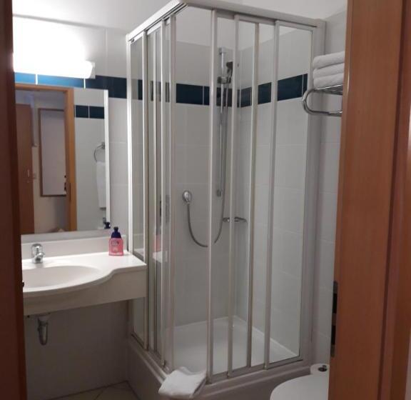 带阳台的三人标准间, Zum Sportforum