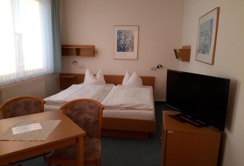 带阳台的三人标准间, Zum Sportforum