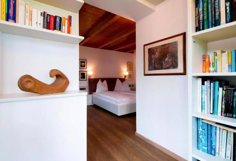 سوییت, Charme Hotel Uridl
