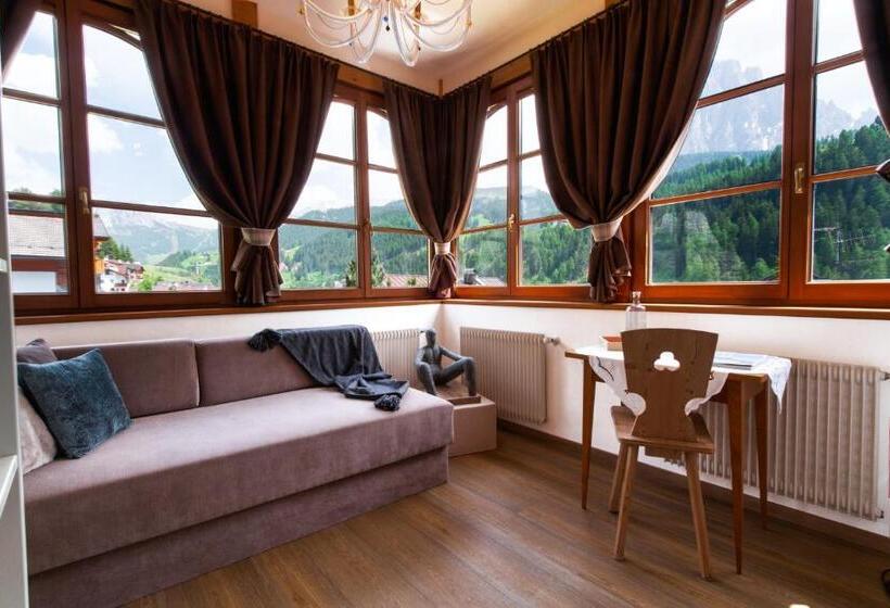 스위트, Charme Hotel Uridl