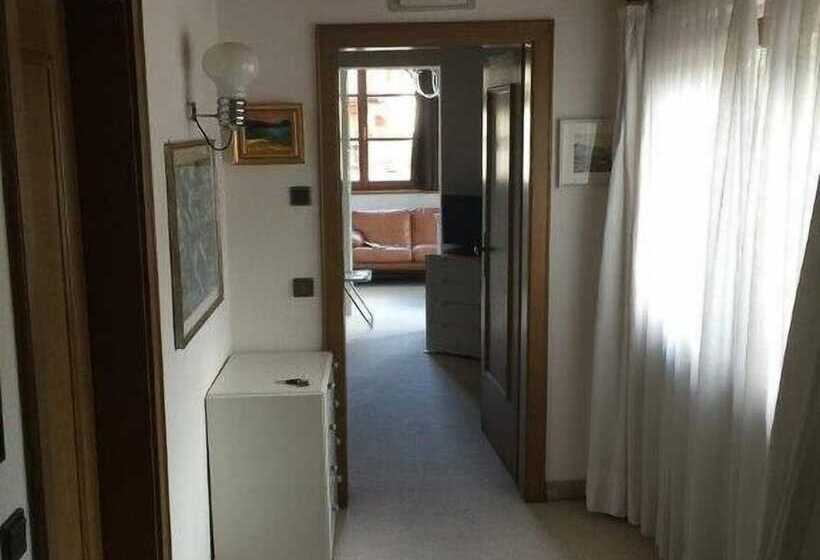 스위트, Charme Hotel Uridl