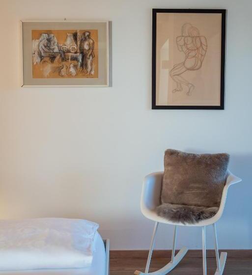 스위트, Charme Hotel Uridl