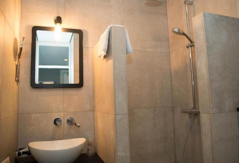 غرفة قياسية, The Bloom