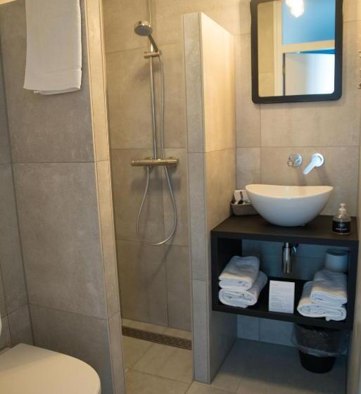 غرفة قياسية ثلاثية, The Bloom