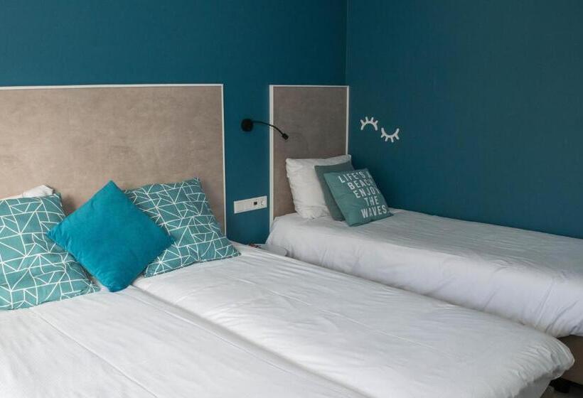 غرفة قياسية ثلاثية, The Bloom