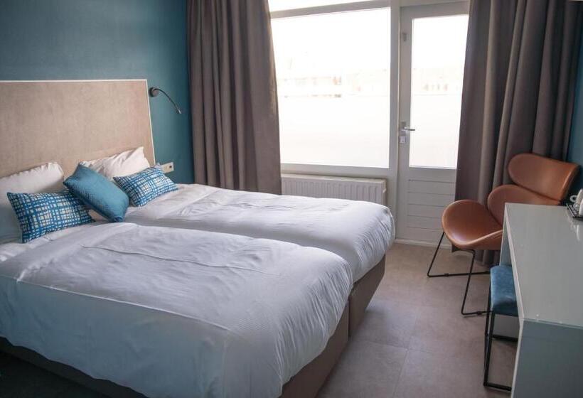 غرفة قياسية مزوَّدة بشُرفة, The Bloom