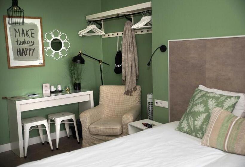 غرفة عائلية, The Bloom