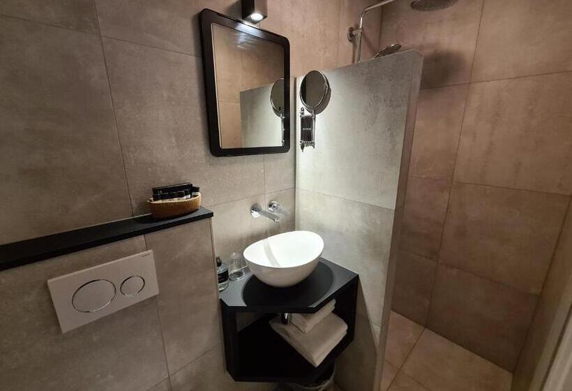 غرفة أساسية مزودة بشُرفة, The Bloom