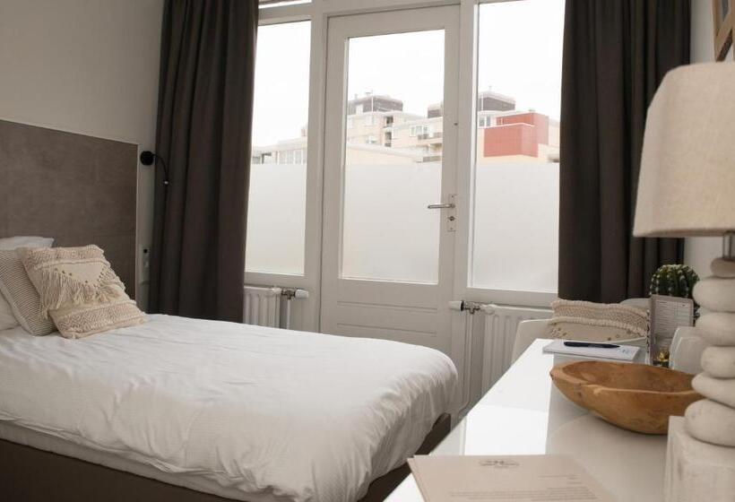 غرفة قياسية فردية مزودة بشُرفة, The Bloom