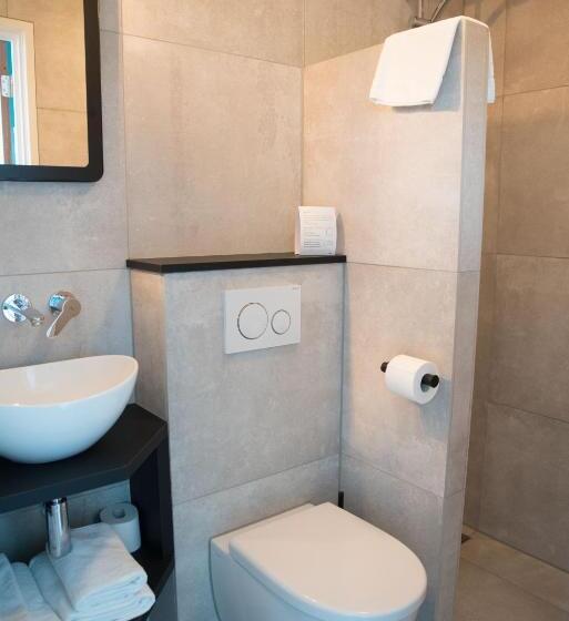 غرفة أساسية, The Bloom