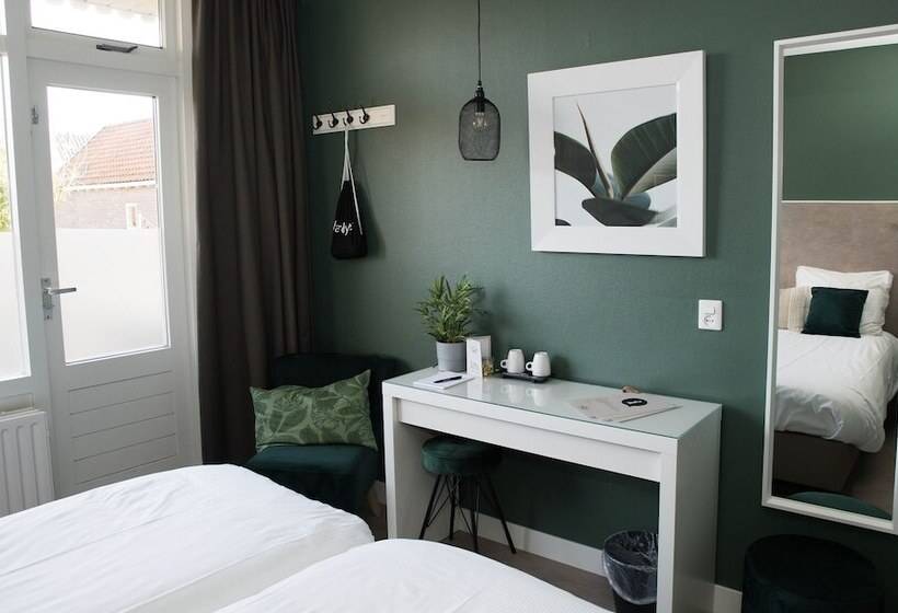 غرفة قياسية ثلاثية, The Bloom