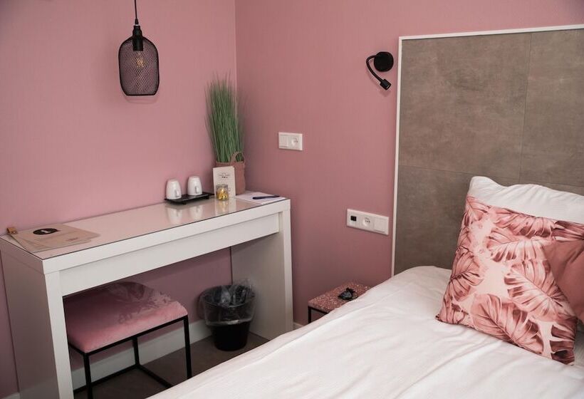 غرفة قياسية, The Bloom