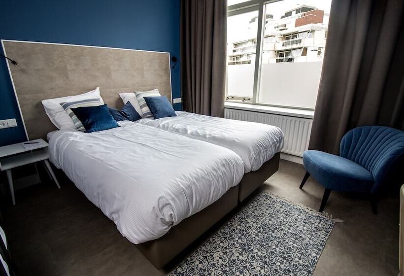 غرفة قياسية رباعية, The Bloom