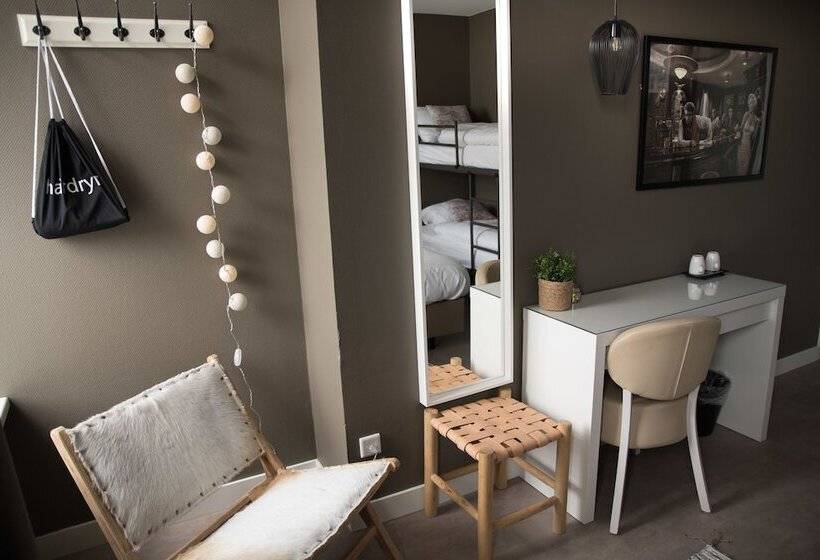 غرفة قياسية رباعية, The Bloom